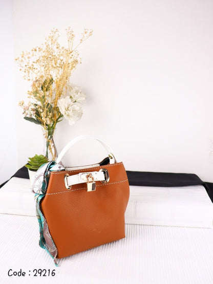 HERMES Luxurious Women's Handbag with Multiple Carrying