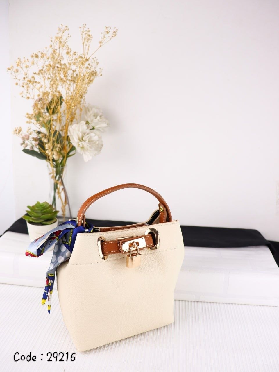 HERMES Luxurious Women's Handbag with Multiple Carrying