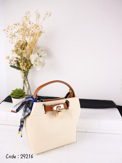 HERMES Luxurious Women's Handbag with Multiple Carrying
