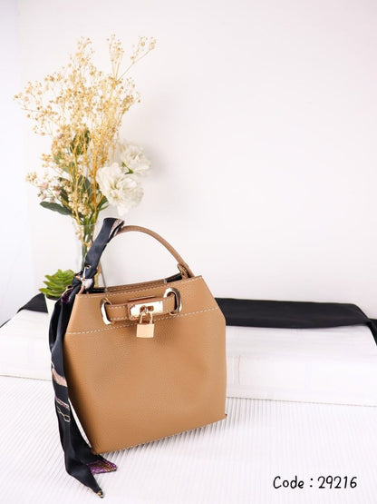 HERMES Luxurious Women's Handbag with Multiple Carrying
