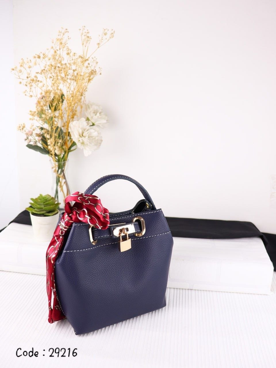 HERMES Luxurious Women's Handbag with Multiple Carrying