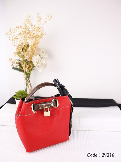 HERMES Luxurious Women's Handbag with Multiple Carrying
