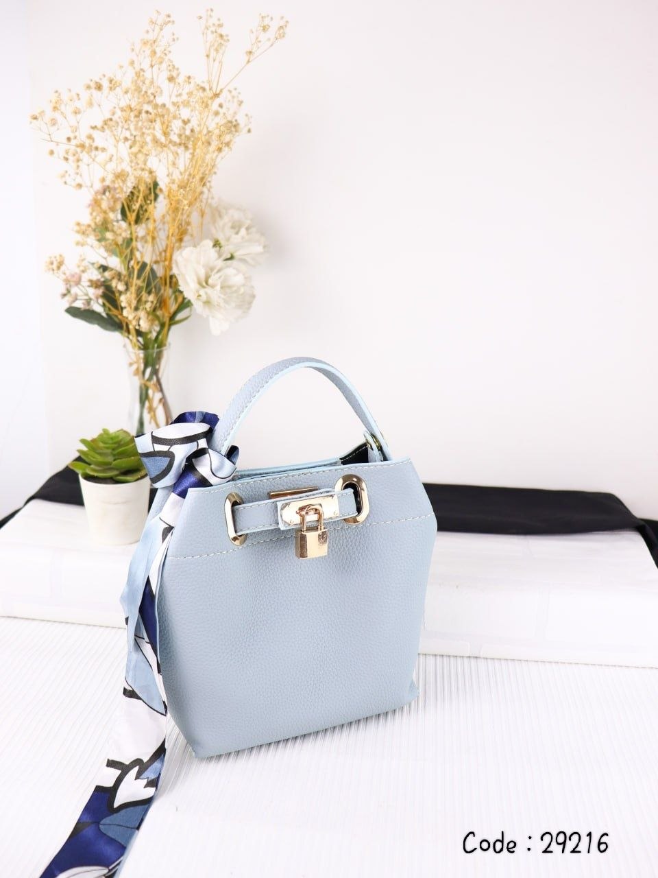 HERMES Luxurious Women's Handbag with Multiple Carrying