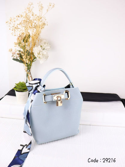 HERMES Luxurious Women's Handbag with Multiple Carrying
