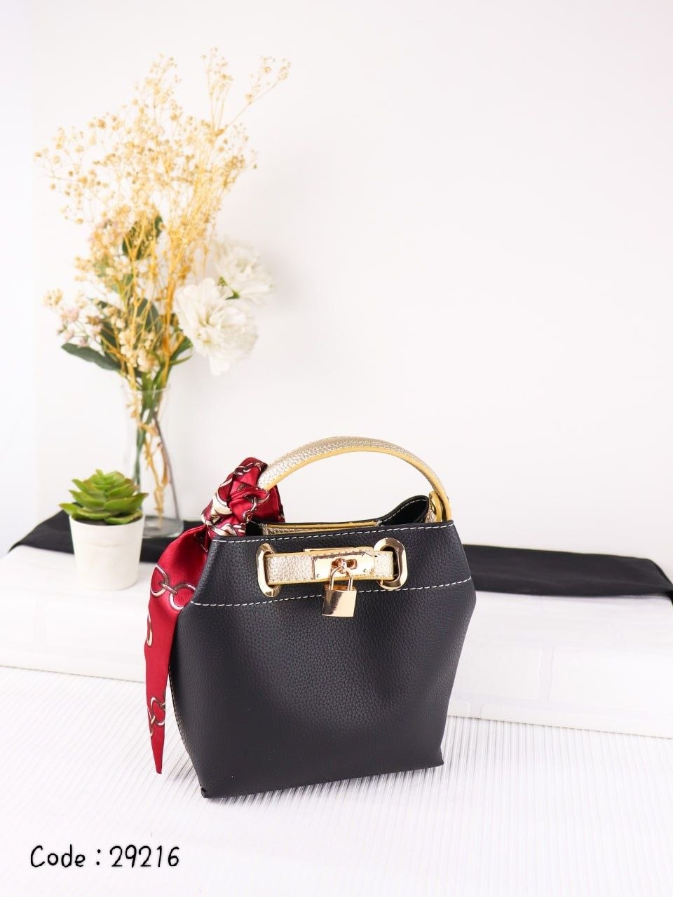HERMES Luxurious Women's Handbag with Multiple Carrying
