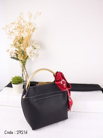 HERMES Luxurious Women's Handbag with Multiple Carrying
