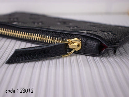 LOUIS VUITTON Elegant 3-in-1 Monogram Chain Crossbody Bag