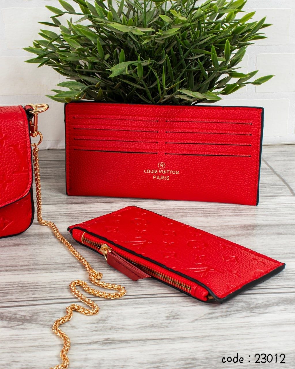 LOUIS VUITTON Elegant 3-in-1 Monogram Chain Crossbody Bag