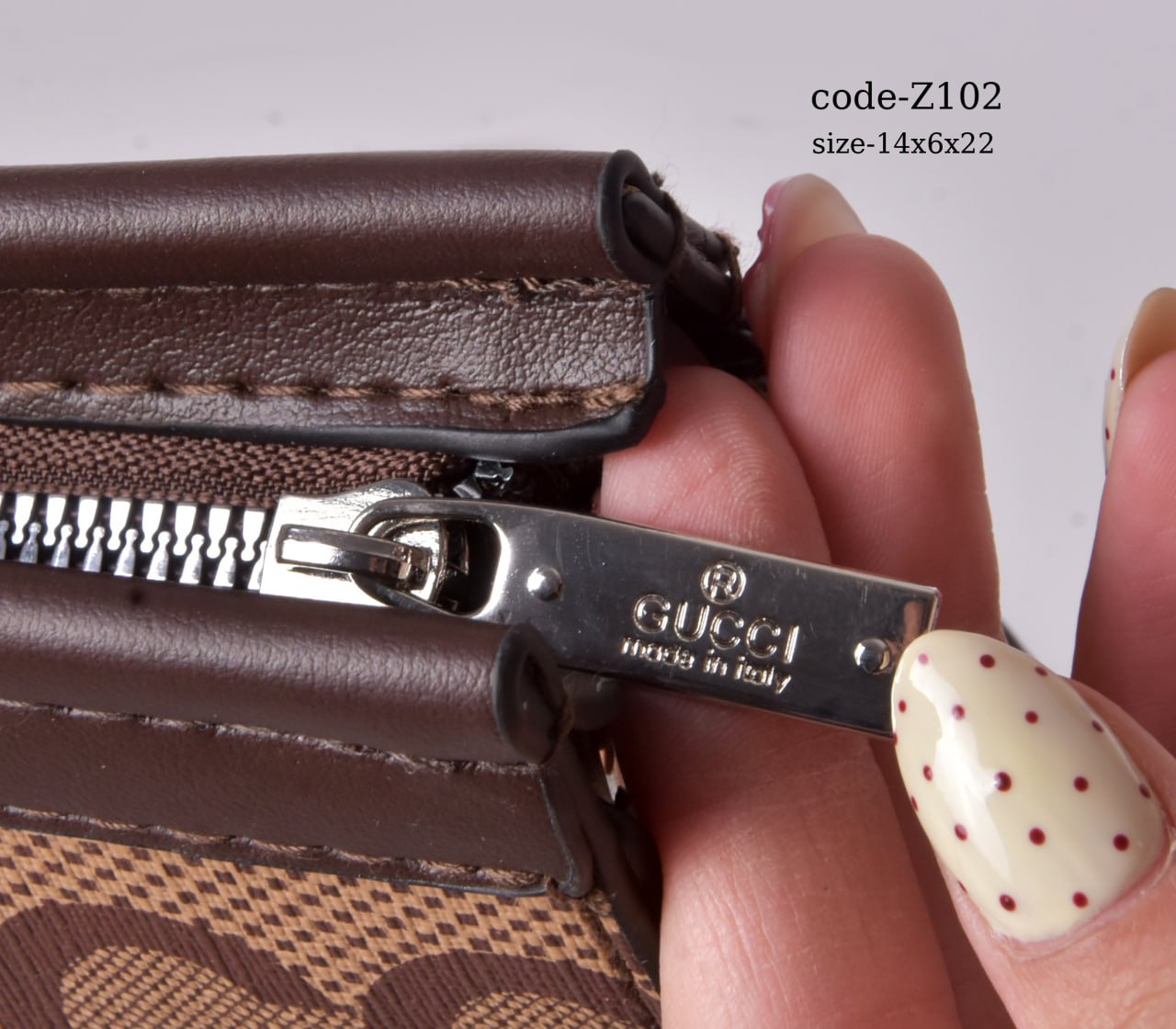 Elegant Crossbody Clutch Bag with mini-pouch